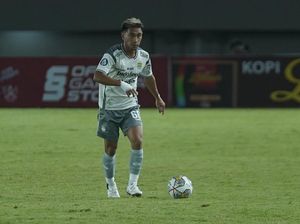 Nyali Besar Daisuke Sato, Pemain Spartan Persib Bandung