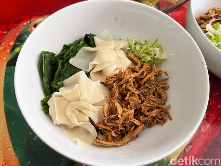 Di Dalam Gang Ini Ada Mie Ayam Enak, Racikan Mantan Chef Hotel Berbintang