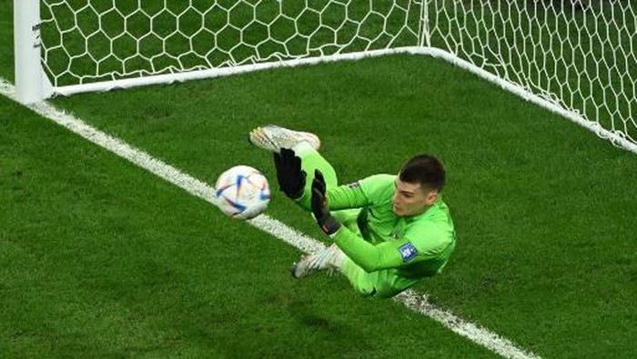 Croatias goalkeeper #01 Dominik Livakovic saves a goal by Brazils forward #21 Rodrygo during a penalty shoot-out in the Qatar 2022 World Cup quarter-final football match between Croatia and Brazil at Education City Stadium in Al-Rayyan, west of Doha, on December 9, 2022. (Photo by Ina Fassbender / AFP)