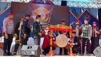 Sultra Tenun Karnaval 2022 resmi dibuka oleh Wali Kota Baubau, La Ode Ahmad Monianse. Acara ini juga sudah memasuki tahun ke-7. Dalam sambutannya, La Ode Ahmad Monianse berharap Sultra Tenun Carnaval 2022 bisa memperluas pasar kain tenun hingga ke mancanegara.