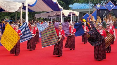 Dongkrak Pariwisata Sultra Lewat Ajang Tenun Carnaval 2022