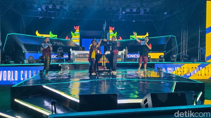 Usai sudah perjuangan wakil Indonesia di IESF 14th World Esports Championships Bali 2022, cabang eFootball 2023. Elga Cahya Putra, bantai Argentina & juara.