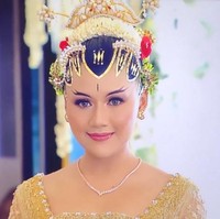Bennu Sorumba makeup artist yang merias Erina untuk akad nikah menjuluki istri Kaesang itu sebagai Princess of Jogjakarta dalam unggahannya. “The Princess Of Jogjakarta @erinagudono,” tulisnya. Karya makeup Bennu pada Erina ini banjir pujian netizen. Foto: Dok. Instagram Bennu Sorumba