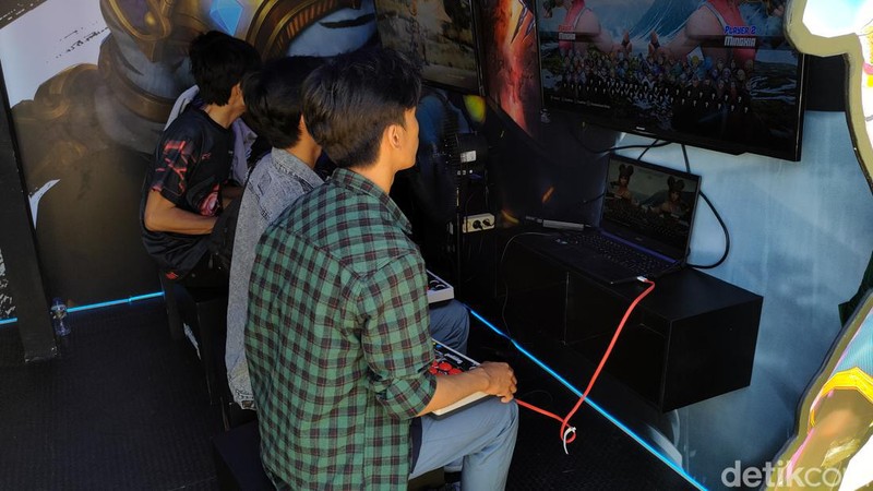 Indonesia Esports Summit 2022, tak hanya menampilkan kejuaraan IESF Bali 2022. Tapi juga menyuguhkan hiburan lain, seperti hadirnya booth Battle of Guardian.