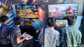 Nah di sini, pemain berkesempatan memperoleh kaos secara gratis, bila bisa mengalahkan saah satu pemain Good Games Guild. Foto: (Panji Saputro/detikINET).
