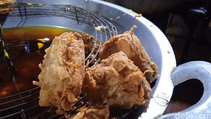 Gorengan buah Cempaka Putih Penjual Nanas hingga Nangka Goreng Ini Laris Manis, Omzetnya Rp 2 Juta/Hari