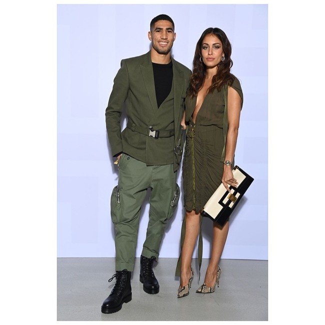 Achraf Hakimi dianggap sebagai pahlawan setelah membawa Maroko masuk ke-16 besar Piala Dunia. Istri dari pemain timnas yang juga tergabung dalam Paris Saint-Germain tersebut pun ikut jadi sorotan. Hakimi sudah menikah dengan seorang aktris cantik.Foto: Instagram @hiba_abouk
