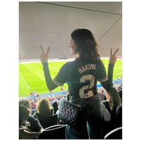 Hiba pun bicara mengenai karier suaminya yang melesat dan membuat mereka banyak dikenali di jalan. Kami tidak menikmati kota seperti dulu. Kami harus tahu mau pergi ke mana, jam berapa, hati-hati kalau banyak orang dan hal-hal lain, kata Hiba.Foto: Instagram @hiba_abouk