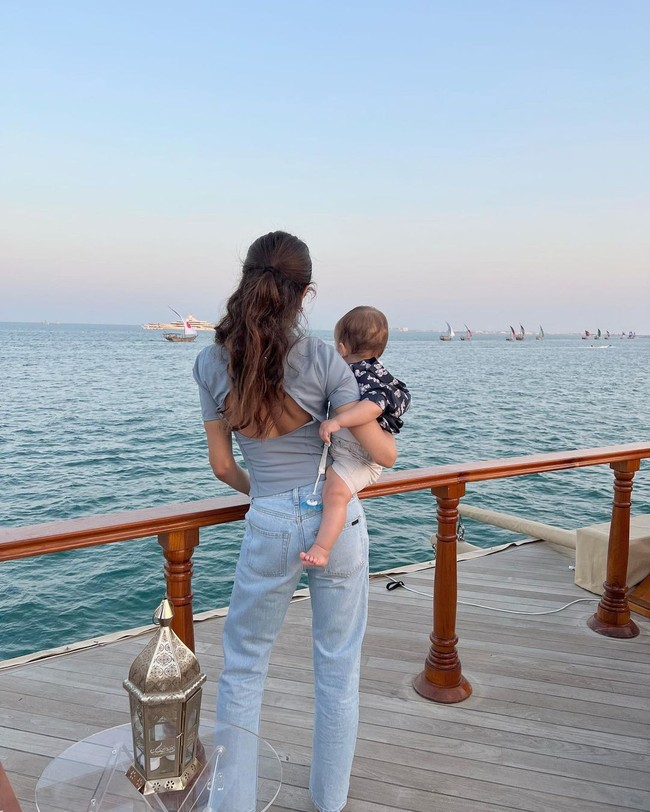 Hiba sendiri kini sedang berada di Qatar untuk mendukung suaminya berlaga di Piala Dunia. Foto: Instagram @hiba_abouk