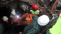 Ledakan menyebabkan 10 orang meninggal dunia. Kini korban meninggal dunia sudah dipulangkan ke keluarga masing-masing.