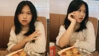 Hobi kulineran, adik ipar dari Kaesang Pangarep itu terlihat menikmati satu potong pizza berukuran besar dan minuman bersoda. Foto: Instagram @shaniagudono