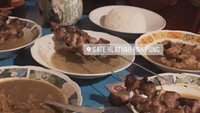 Wahh…bahkan Shania Gudono juga rela antre lama loh untuk mencicipi Sate Klathak Pak Pong yang populer di Jogja. Foto: Instagram @shaniagudono