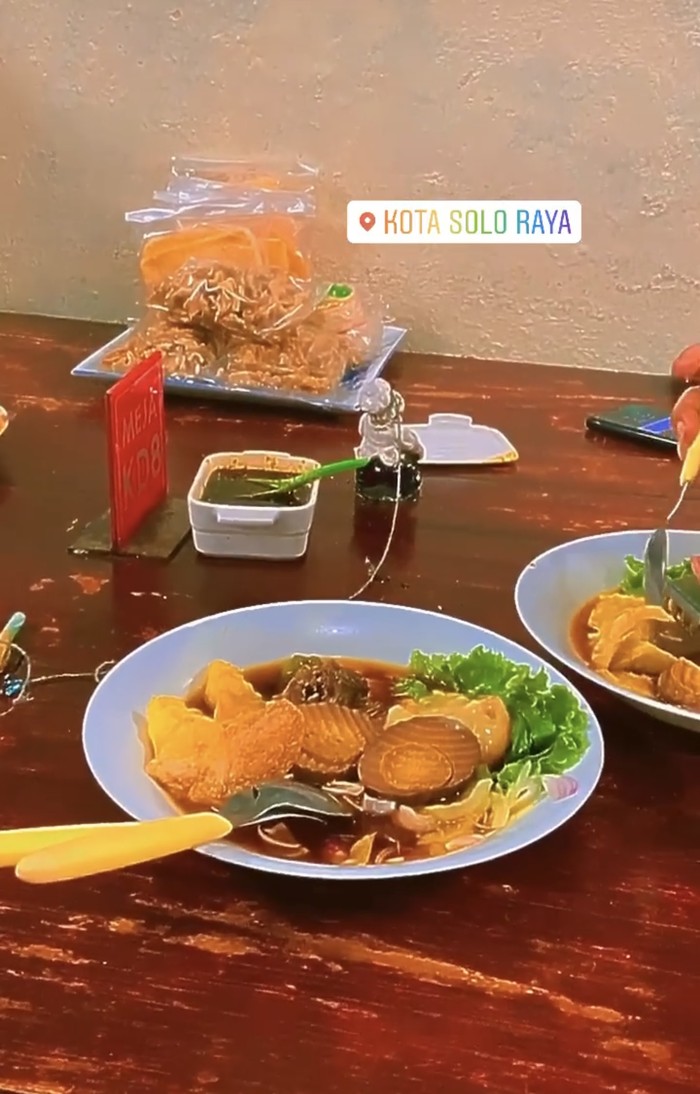 Ini Shania Gudono, Adik Erina Gudono yang Hobi Kulineran Seru Ini Shania Gudono, Adik Erina Gudono yang Hobi Kulineran Seru