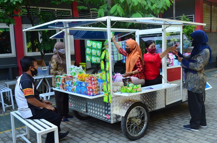 Inovasi Mobil Listrik SMK Model PGRI 1 Geyajan