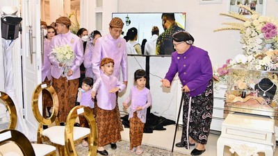 Tingkah Lucu Cucu Presiden Jokowi di Pernikahan Kaesang-Erina
