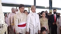 Momen Jokowi Jalan Kaki Antar Kaesang ke Royal Ambarrukmo untuk Akad Nikah