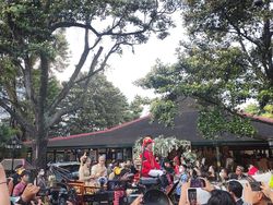 Akad Nikah-Panggih Selesai, Kaesang dan Erina Naik Kereta Kuda