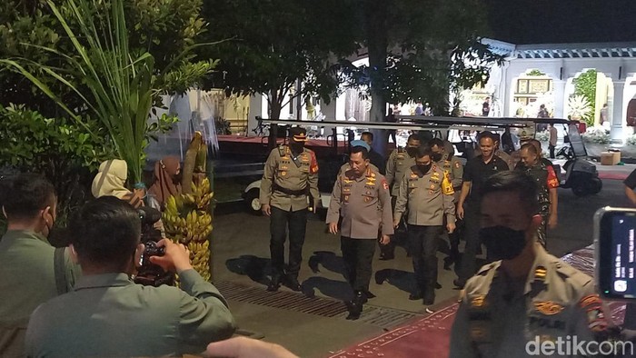 Kapolri Jenderal Listyo Sigit Prabowo mengecek rumah dinas Wali Kota Solo, Loji Gandrung, Sabtu (10/12/2022).
