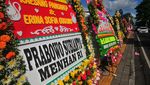 Karangan Bunga untuk Kaesang-Erina Banjiri Pura Mangkunegaran