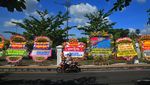 Karangan Bunga untuk Kaesang-Erina Banjiri Pura Mangkunegaran