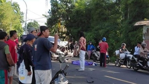 Kecelakaan beruntun di Jalan TGH Lopan Dusun Ombe, Desa Ombe Baru, Kecamatan Kediri, Lombok Barat, NTB, Sabtu (10/12/2022).
