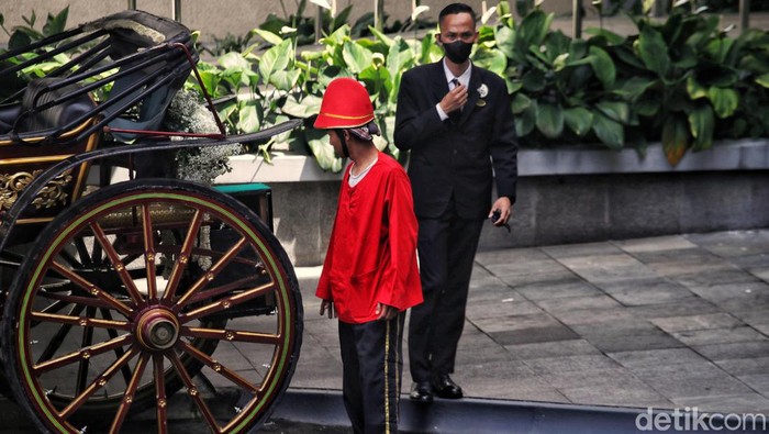 Kereta Kuda untuk Akad Nikah Kaesang-Erina Kereta kuda tengah bersiap di Royal Ambarrukmo, Sleman. Kereta kuda itu akan ditumpangi Erina Gudono ke lokasi akad nikah di Pendopo Agung Kedaton Ambarrukmo.