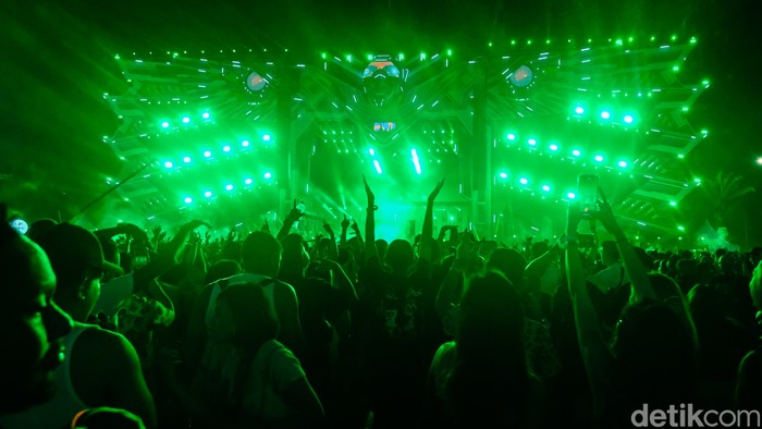 Kibarkan Merah Putih, Nervo Guncang Panggung DWP 2022 Kibarkan Merah Putih, Nervo Guncang Panggung DWP 2022