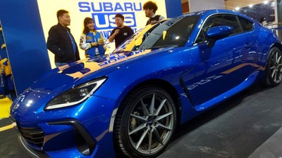 Koleksi Ekslusif Fashion Jaket Varsity Subaru di Ajang UUS