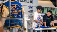 Subaru Indonesia menjalin kerja sama dengan Urban Sneakers Society (USS) dan RawType Riot (RTR) menghadirkan produk fashion Rally Golden Era yang ikonik. Mengusung tema #RallyGoldenEra, Subaru mengajak nostalgia masa jaya dalam dunia Rally Indonesia dan periode keemasan tim Subaru World Rally Team melalui fashion bersama Urban Sneakers Society dan RawType-Rio.