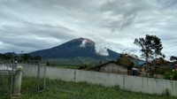 Kondisi Gunung Kerinci Jambi ijuga dilihat dari pos pemantau gunung api Kerinci. Terlihat normal dan tidak keluarkan abu vulkanik lagi. (Foto: Istimewa)