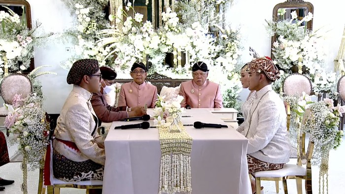 Lantunan ayat suci Al-Quran mengiringi prosesi ijab kabul pernikahan putra Presiden Jokowi, Kaesang Pangarep dan Erina Gudono. (YouTube Presiden Joko Widodo)