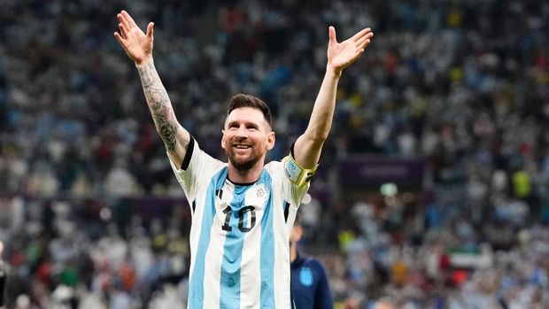 Lionel Messi right winger of Argentina and Paris Saint-Germain celebrates victory afte the FIFA World Cup Qatar 2022 quarter final match between Netherlands and Argentina at Lusail Stadium on December 9, 2022 in Lusail City, Qatar. (Photo by Jose Breton/Pics Action/NurPhoto via Getty Images)