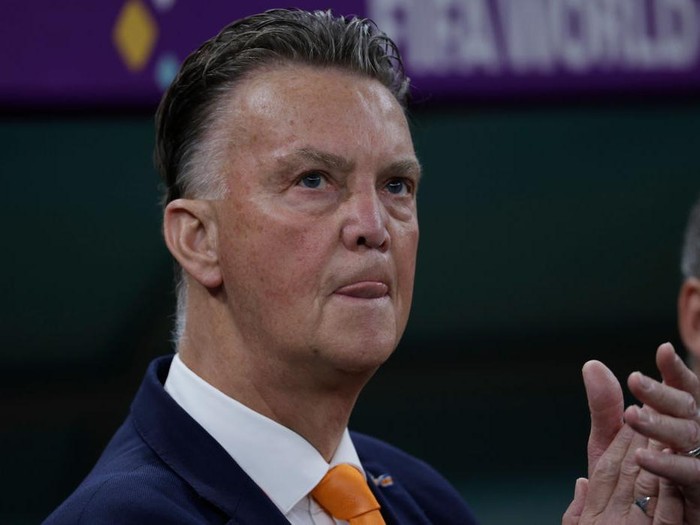 AL DAAYEN - Holland coach Louis van Gaal during the FIFA World Cup Qatar 2022 quarterfinal match between the Netherlands and Argentina at the Lusail Stadium on December 9, 2022 in Al Daayen, Qatar. ANP KOEN VAN WEEL (Photo by ANP via Getty Images)