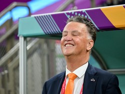 3. Louis van Gaal. Walaupun mengaku sudah pensiun, karena faktor usia, sosok meneer Belanda 72 tahun ini tetap masuk radar. Van Gaal pernah bilang tantangan menarik bisa saja membuatnya balik melatih. Foto: DeFodi Images via Getty Images/DeFodi Images