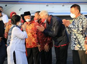 Jemput Megawati di Bandara, Ganjar Bilang Nggak Ngobrol Apa-apa