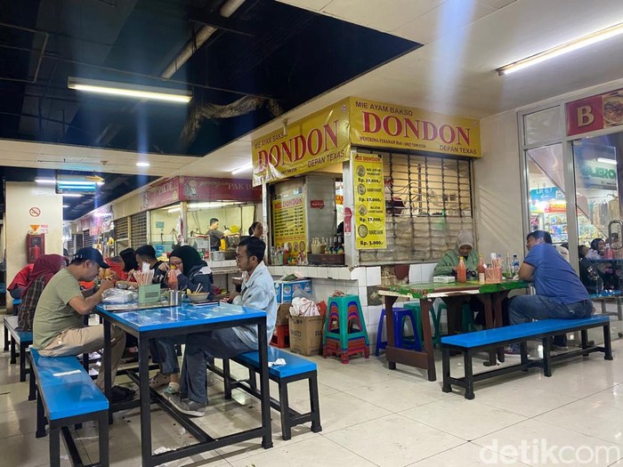 Mie Ayam Dondon: Mie Ayam Legendaris Khas Solo di Pujasera Blok M