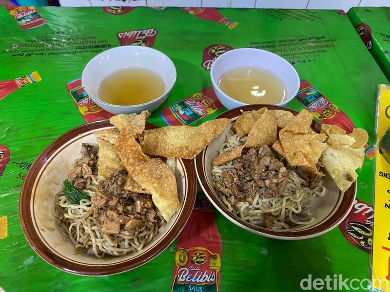  Mie Ayam Legendaris Khas Solo di Pujasera Blok M