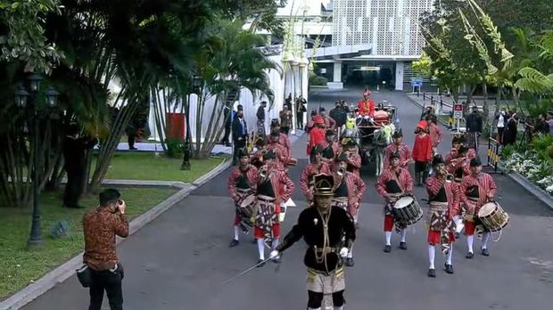 Momen arak-arakan Kaesang jelang prosesi panggih, Sabtu (10/12/2022),