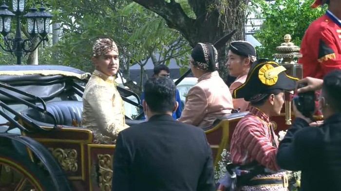 Momen arak-arakan Kaesang jelang prosesi panggih, Sabtu (10/12/2022),