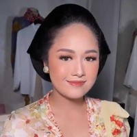 “Adikku Erina yang Mbak sayangi, Mbak Nadya ikhlas lahir batin, semua itu sudah menjadi suratan bahwa kamu mendapatkan jodoh terlebih dahulu. Doaku, semoga pernikahanmu yang akan dilaksanakan besok dapat berjalan lancar sesuai harapan kita bersama,” ucap Nadya Gudono sehari sebelum pernikahan Erina dan Kaesang, seperti dilansir dari detikJateng. Foto: Instagram