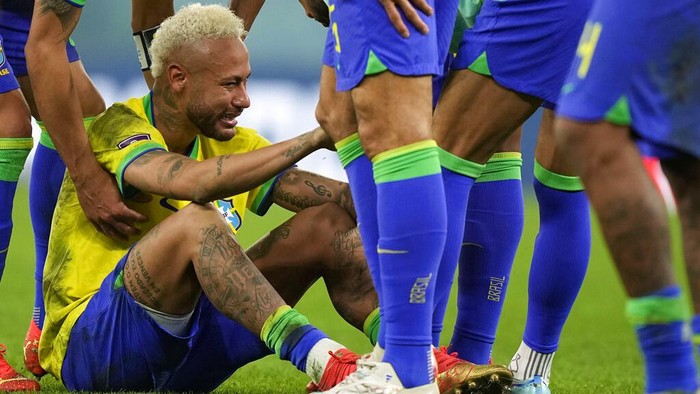 Brazils Neymar reacts after the penalty shootout at the World Cup quarterfinal soccer match between Croatia and Brazil, at the Education City Stadium in Al Rayyan, Qatar, Friday, Dec. 9, 2022. (AP Photo/Martin Meissner)