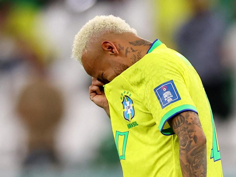 Soccer Football - FIFA World Cup Qatar 2022 - Quarter Final - Croatia v Brazil - Education City Stadium, Doha, Qatar - December 9, 2022 Brazil's Neymar looks dejected after being eliminated from the World Cup REUTERS/Matthew Childs