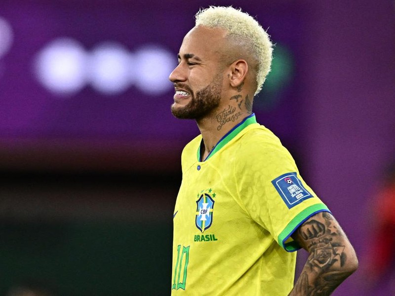 Brazil's forward #10 Neymar gestures during the penalty shoot-out after extra-time of the Qatar 2022 World Cup quarter-final football match between Croatia and Brazil at Education City Stadium in Al-Rayyan, west of Doha, on December 9, 2022. (Photo by GABRIEL BOUYS / AFP) (Photo by GABRIEL BOUYS/AFP via Getty Images)