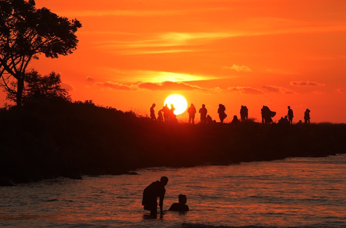 Pantai Bosowa Makassar