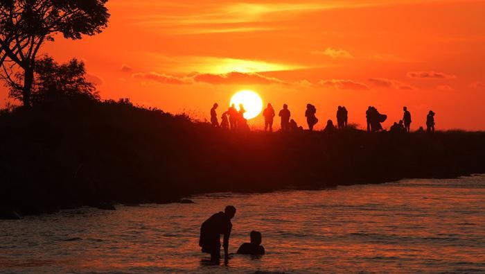 Pantai Bosowa Makassar