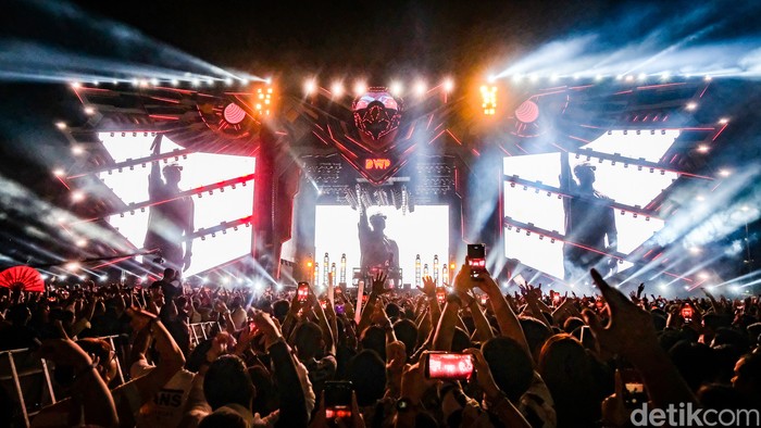 Pecah! DJ Snake Sukses Guncang Panggung Hari Pertama DWP Pecah! DJ Snake Sukses Guncang Panggung Hari Pertama DWP