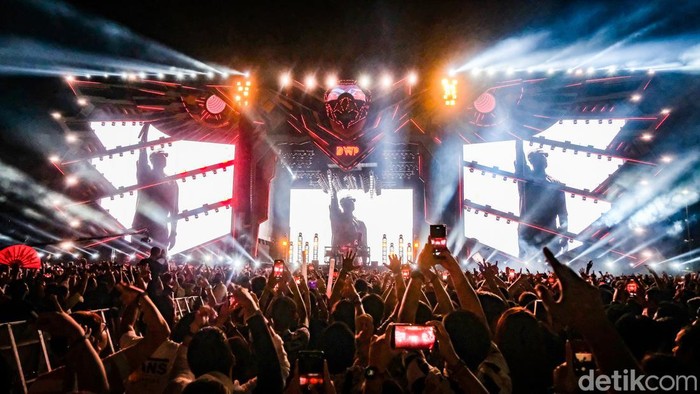 Pecah! DJ Snake Sukses Guncang Panggung Hari Pertama DWP