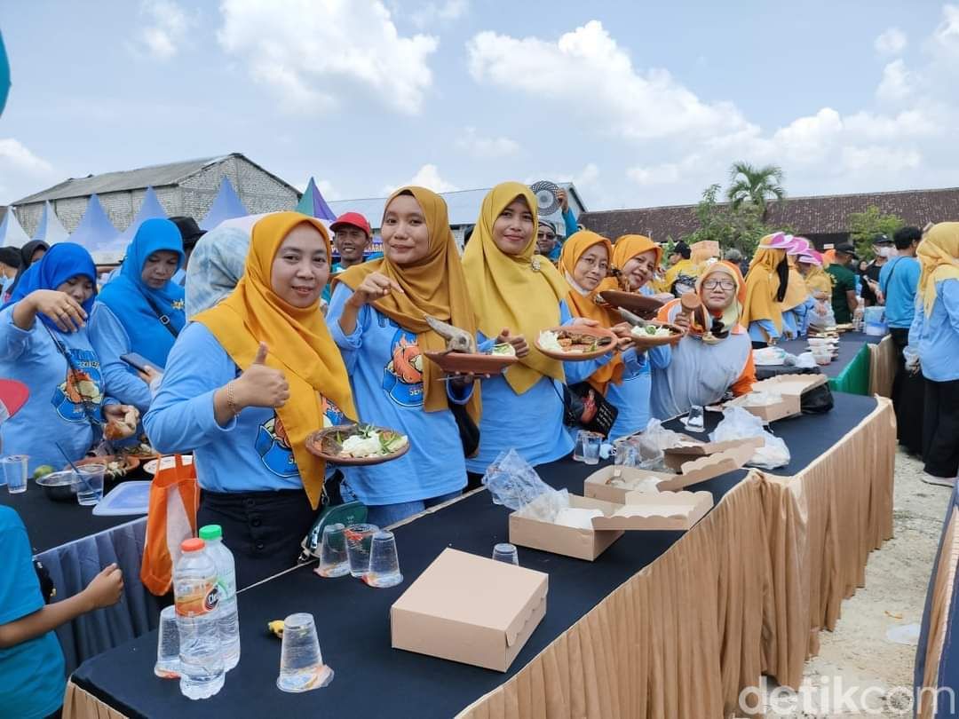 Lamongan memiliki sederet kuliner yang ikonik. Salah satunya yakni pecel lele yang sudah terkenal seantero negeri.