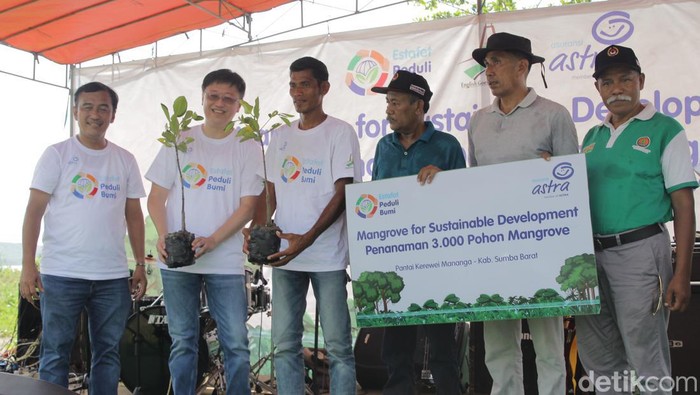 Penanaman 3.000 Pohon Mangrove di Sumba Dalam puncak rangkaian program Estafet Peduli Bumi tahun 2022, Asuransi Astra melanjutkan aksinya di Sumba. Salah satunya penanaman 3.000 pohon mangrove di Pantai Kerewei Mananga, Sumba Barat, Nusa Tenggara Timur, Sabtu (10/12/2022).