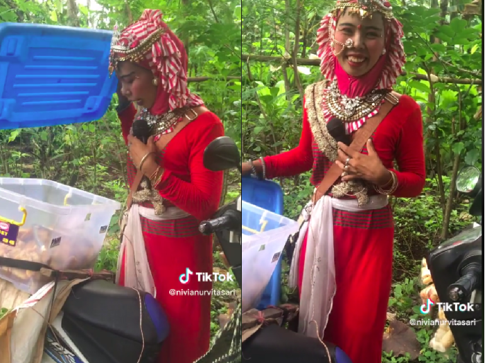 Penjual gorengan nyentrik